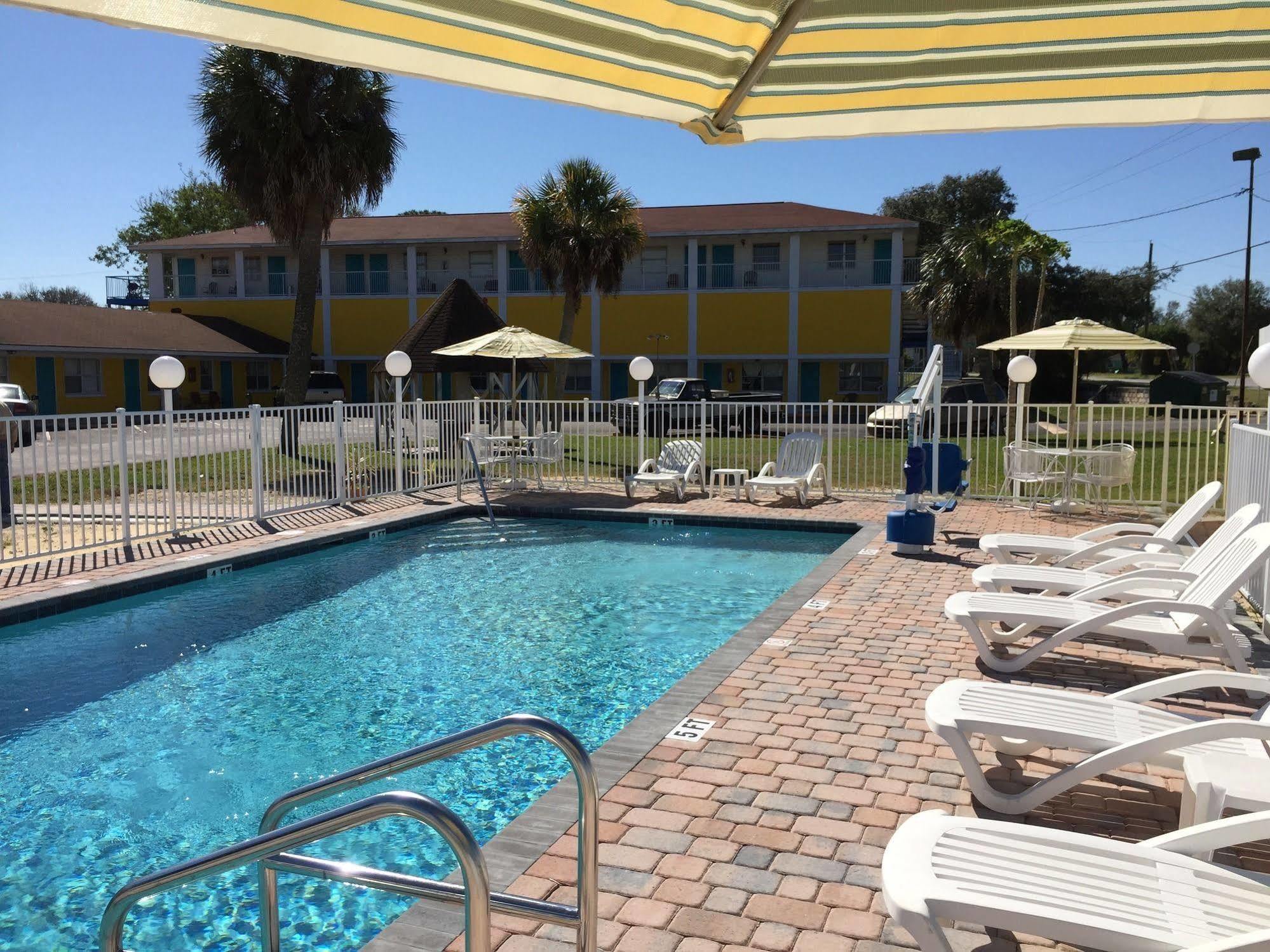 Economy Suites Cypress Gardens Zewnętrze zdjęcie